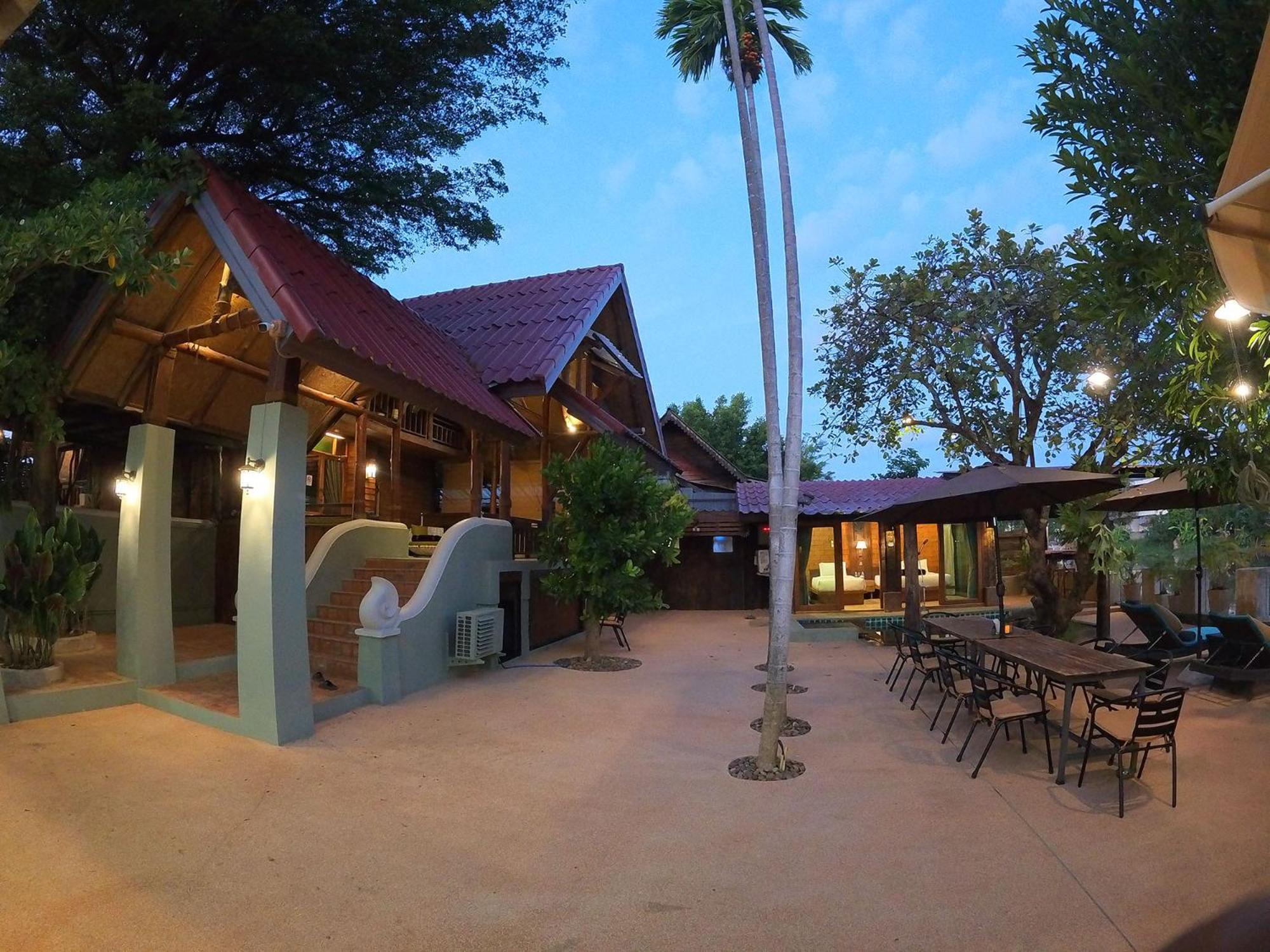 Tolani Riverside Villa Chiang Mai Exterior foto